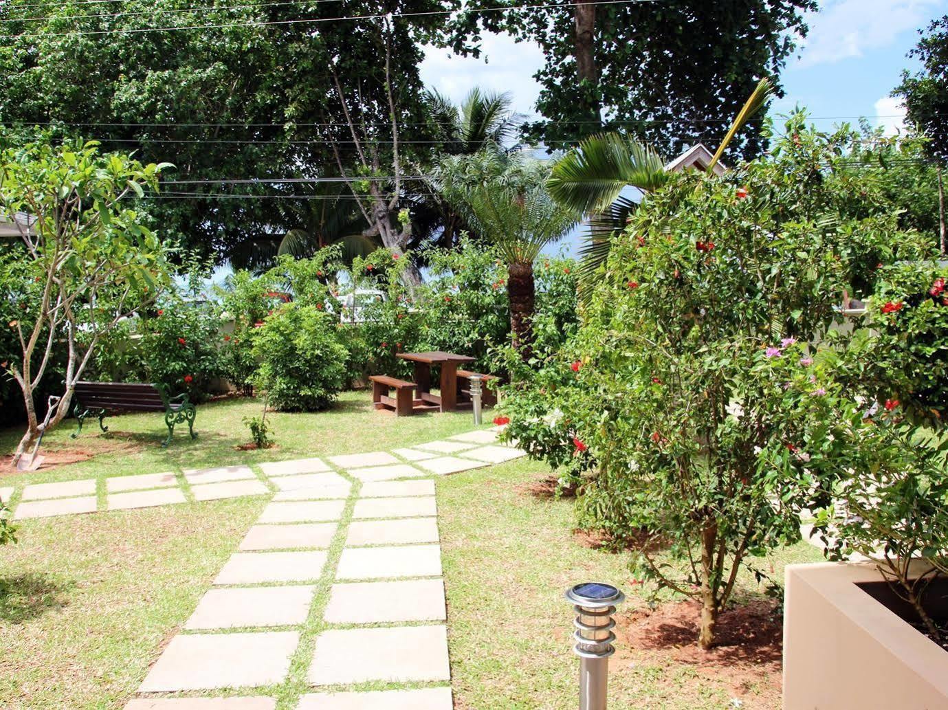 Pirogue Lodge Praslin Exterior photo